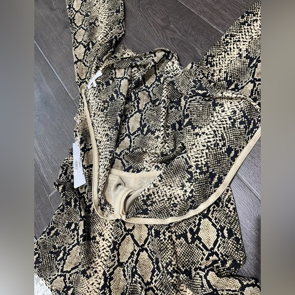 Shorts romper, one piece w/ long sleeves in snakeskin by Harper Wren - Picture 8 of 8